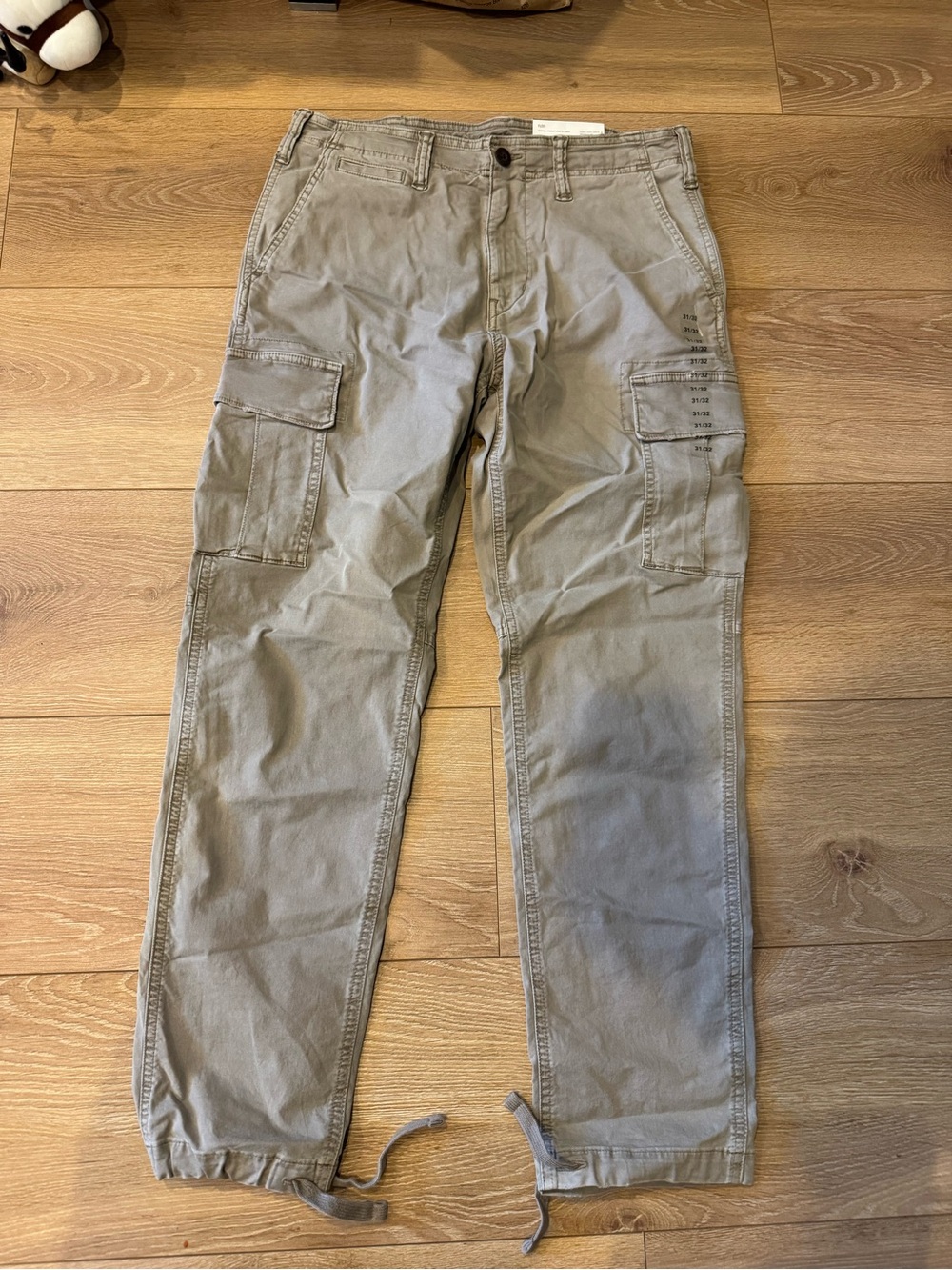 American Eagle Outfitters Men’s flex Cargo Pants - beige